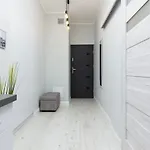 Stylish & Modern Praga By Renters Varsovie