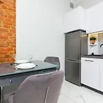 Stylish & Modern Praga By Renters *