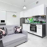 Stylish & Modern Praga By Renters Appartement *