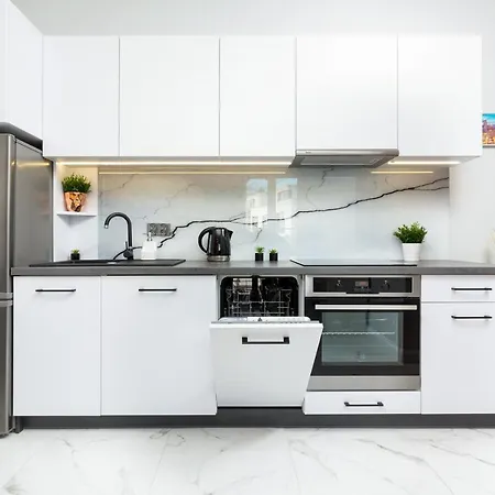 Stylish & Modern Praga By Renters *