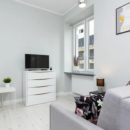 Stylish & Modern Praga By Renters Apartment Warsaw