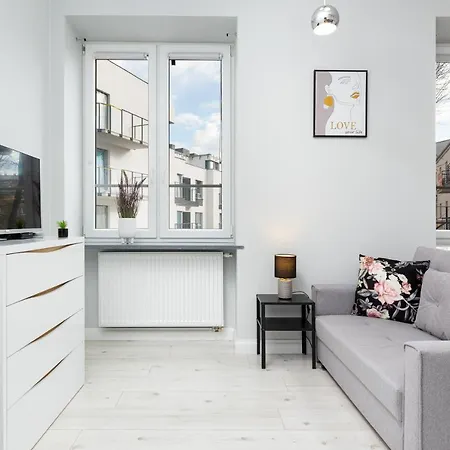 Stylish & Modern Praga By Renters *