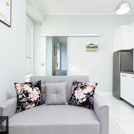 Stylish & Modern Praga By Renters *