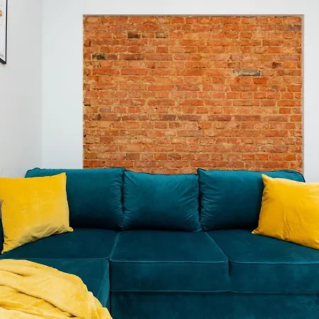 Stylish & Modern Praga By Renters *